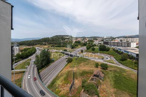 Apartamento t3 renovado com 265m² no centro de braga – são vicente (10.º andar com vista panorâmica)