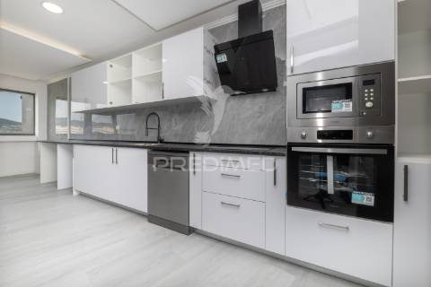 Apartamento t3 renovado com 265m² no centro de braga – são vicente (10.º andar com vista panorâmica)