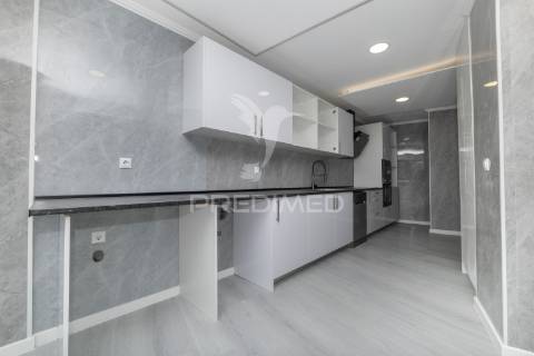 Apartamento t3 renovado com 265m² no centro de braga – são vicente (10.º andar com vista panorâmica)