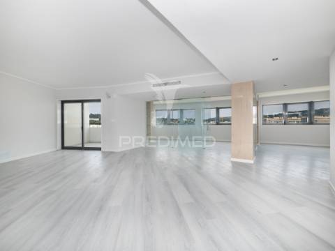Apartamento t3 renovado com 265m² no centro de braga – são vicente (10.º andar com vista panorâmica)