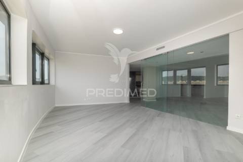 Apartamento t3 renovado com 265m² no centro de braga – são vicente (10.º andar com vista panorâmica)