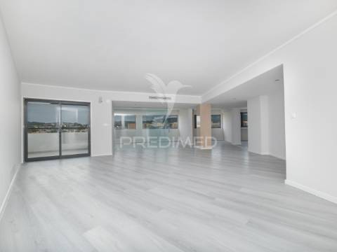 Apartamento t3 renovado com 265m² no centro de braga – são vicente (10.º andar com vista panorâmica)