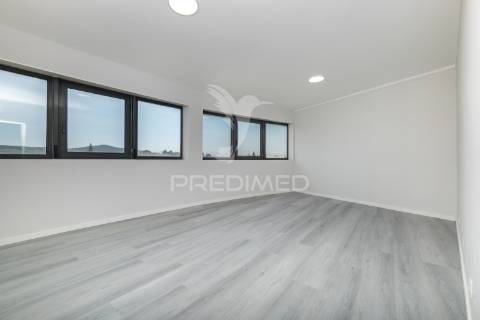 Apartamento t3 renovado com 265m² no centro de braga – são vicente (10.º andar com vista panorâmica)