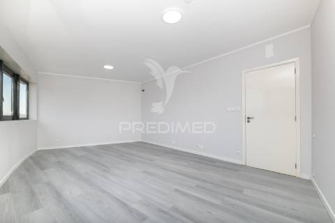 Apartamento t3 renovado com 265m² no centro de braga – são vicente (10.º andar com vista panorâmica)