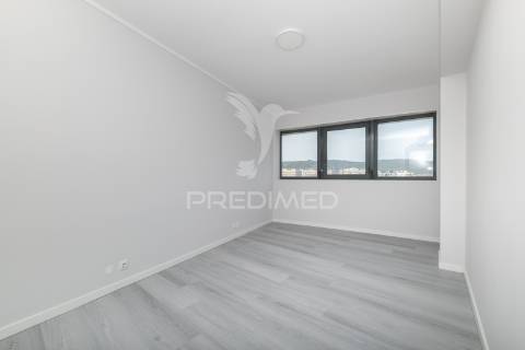 Apartamento t3 renovado com 265m² no centro de braga – são vicente (10.º andar com vista panorâmica)