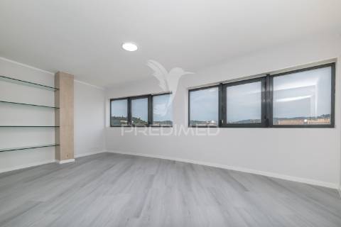 Apartamento t3 renovado com 265m² no centro de braga – são vicente (10.º andar com vista panorâmica)