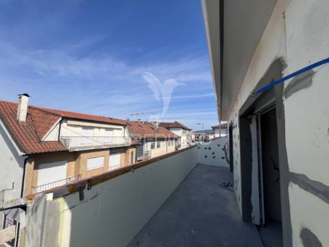 Apartamento t1 na cobertura - amares (junto ao isave) - 55 m2