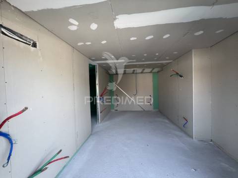 Apartamento t1 na cobertura - amares (junto ao isave) - 55 m2