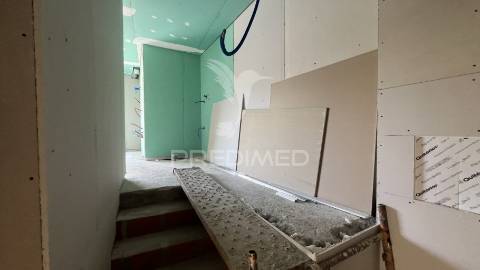 Apartamento t1 na cobertura - amares (junto ao isave) - 55 m2