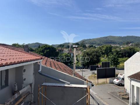 Apartamento t1 na cobertura - amares (junto ao isave) - 55 m2
