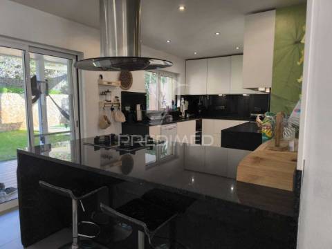 Moradia t4 em condomínio fechado