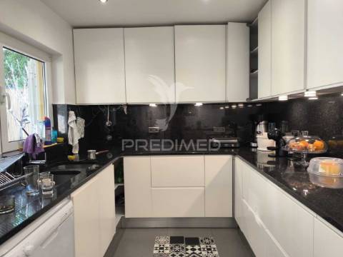 Moradia t4 em condomínio fechado