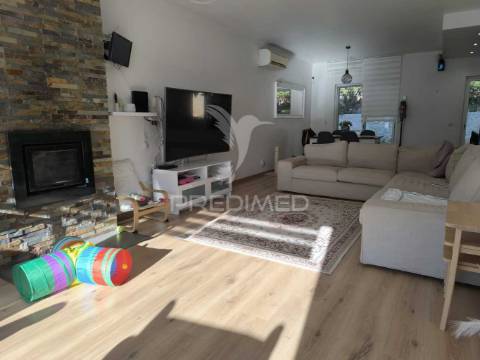 Moradia t4 em condomínio fechado