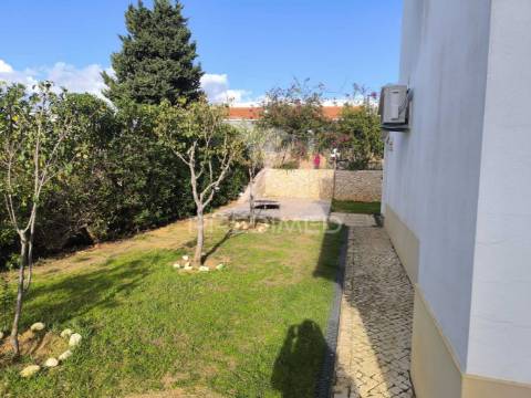 Moradia t4 em condomínio fechado