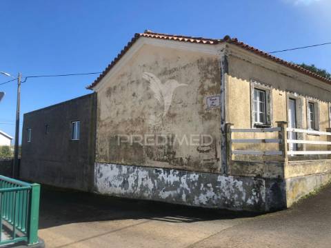 Moradia t4 nos altares em angra do heroísmo