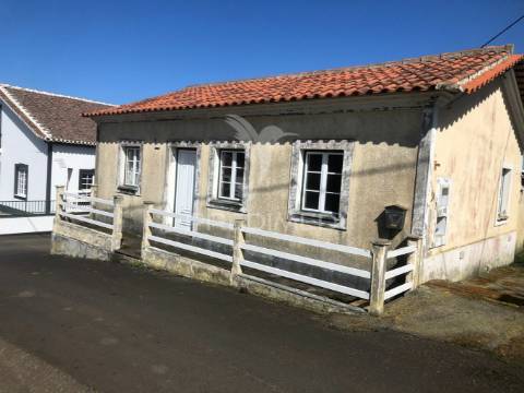 Moradia t4 nos altares em angra do heroísmo