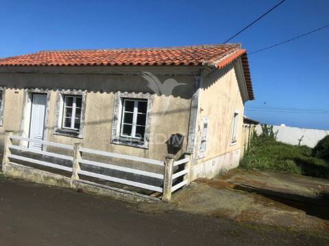 Moradia t4 nos altares em angra do heroísmo