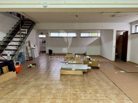 Loja/escritórios com armazém em fátima, ourém