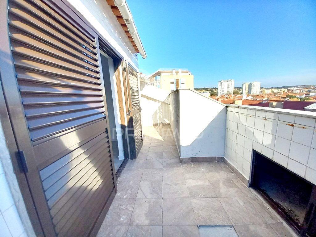 Apartamento t3 duplex caparica