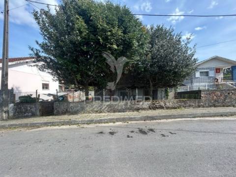 Moradia de 4 frentes à venda em pedroso, vng