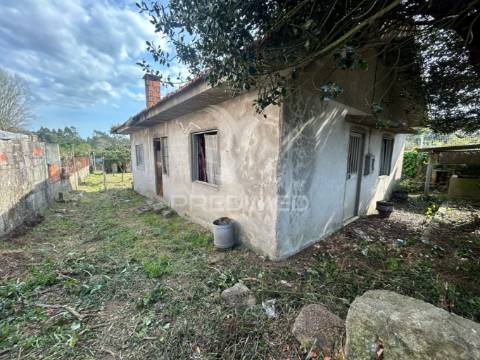 Moradia de 4 frentes à venda em pedroso, vng