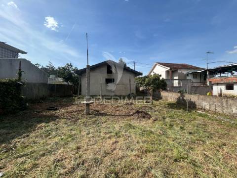 Moradia de 4 frentes à venda em pedroso, vng