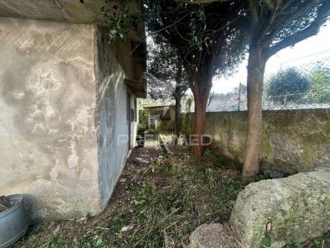 Moradia de 4 frentes à venda em pedroso, vng