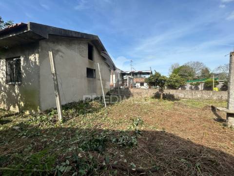 Moradia de 4 frentes à venda em pedroso, vng