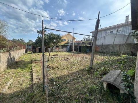 Moradia de 4 frentes à venda em pedroso, vng