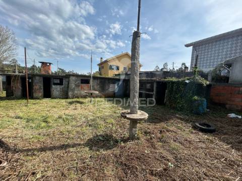 Moradia de 4 frentes à venda em pedroso, vng