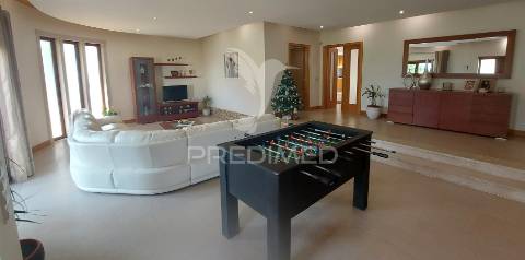 Moradia t5 com piscina em achete a 10 minutos de santarém.