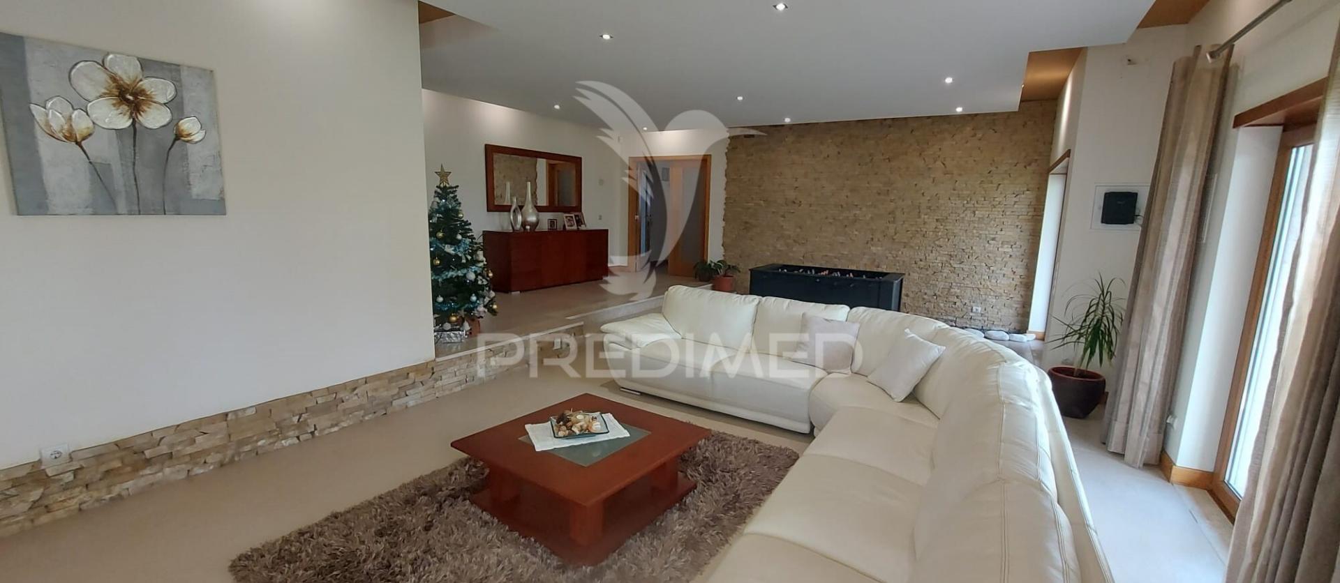 Moradia t5 com piscina em achete a 10 minutos de santarém.