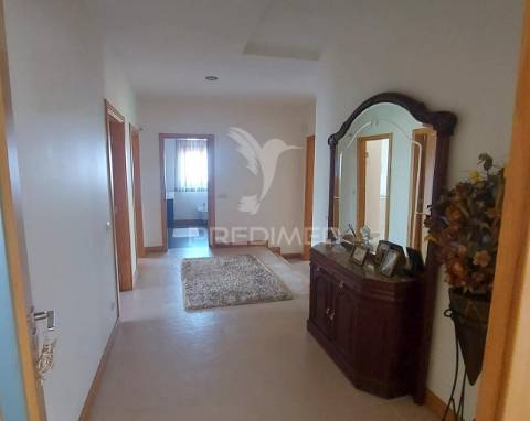 Moradia t5 com piscina em achete a 10 minutos de santarém.