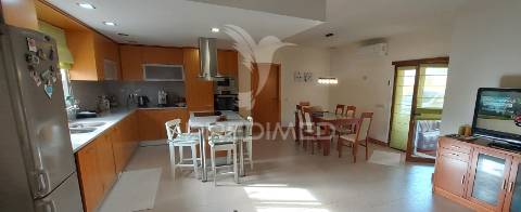 Moradia t5 com piscina em achete a 10 minutos de santarém.