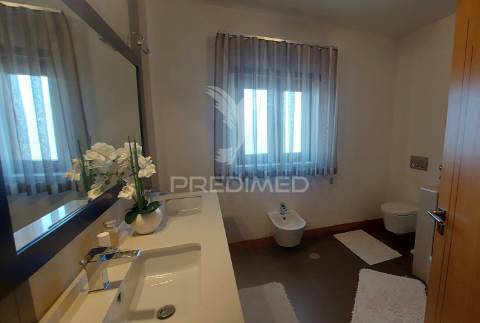 Moradia t5 com piscina em achete a 10 minutos de santarém.