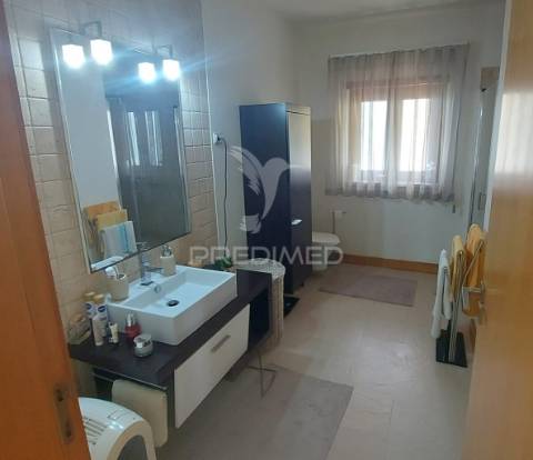 Moradia t5 com piscina em achete a 10 minutos de santarém.