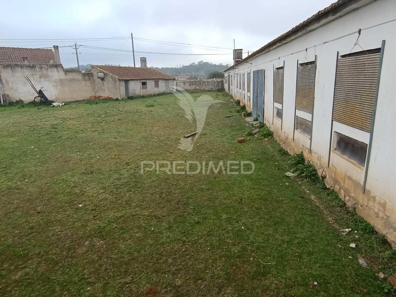 Terreno com armazém para construção até 738,24 m² – excelente oportunidade