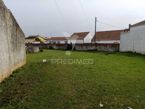 Armazém com terreno urbanizável