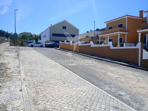 Lote de terreno urbano para moradia de 3 pisos