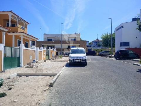 Lote de terreno urbano para moradia de 3 pisos