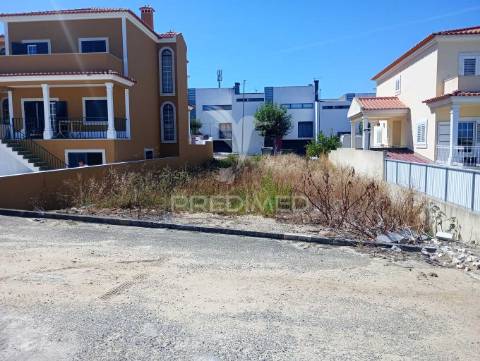 Lote de terreno urbano para moradia de 3 pisos
