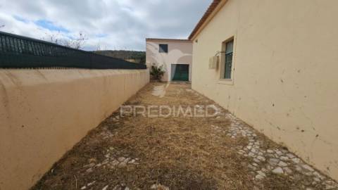 Moradia com espaço comercial