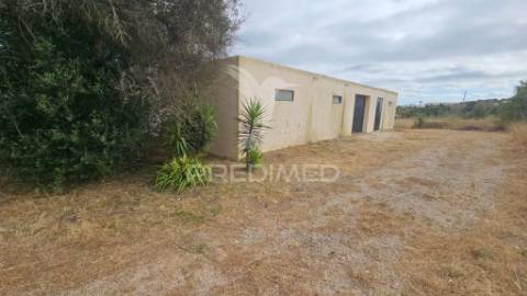 Moradia com espaço comercial