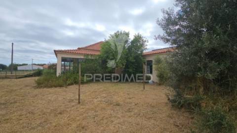 Moradia com espaço comercial