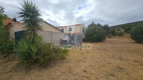 Moradia com espaço comercial