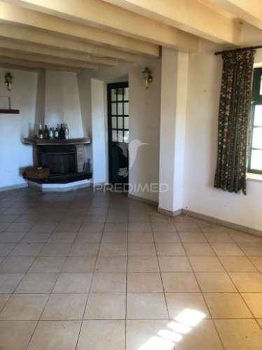 Moradia com espaço comercial