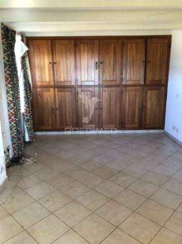 Moradia com espaço comercial