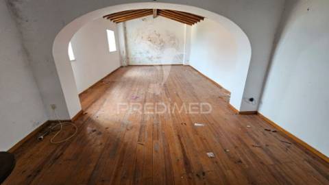 Moradia com espaço comercial