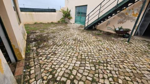 Moradia com espaço comercial