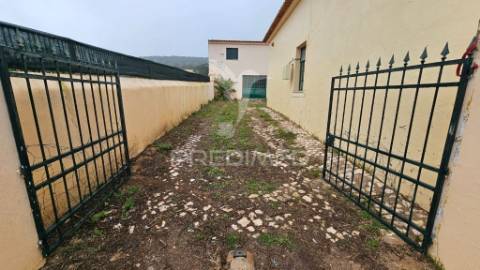 Moradia com espaço comercial